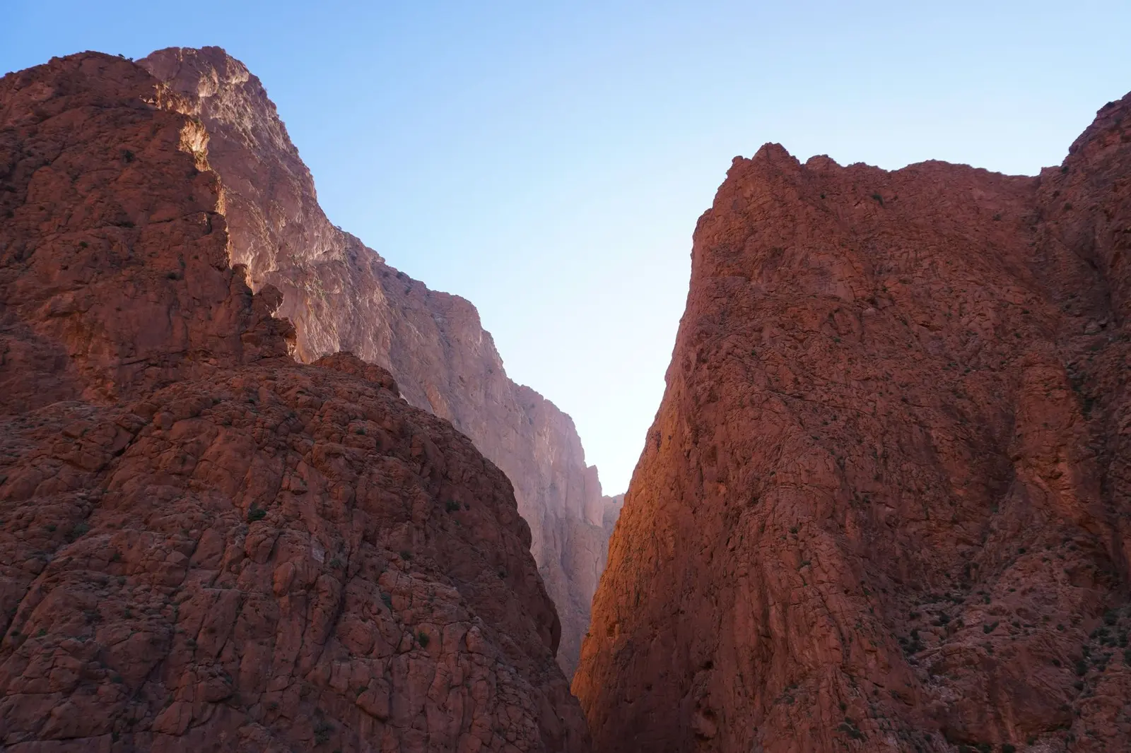 Rocky cliffs of the Drâa-Tafilalet region under a clear sky