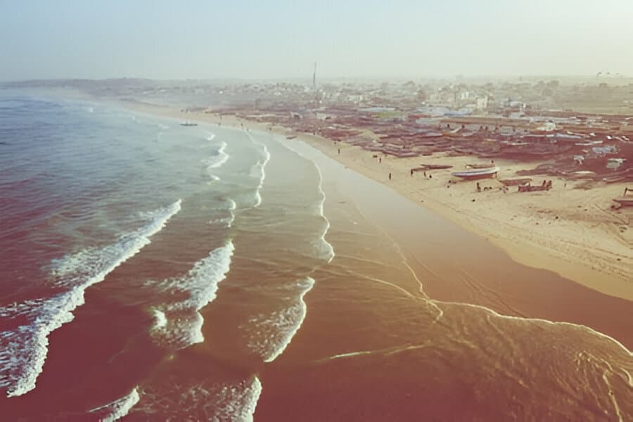 La lunga spiaggia sabbiosa di Agadir