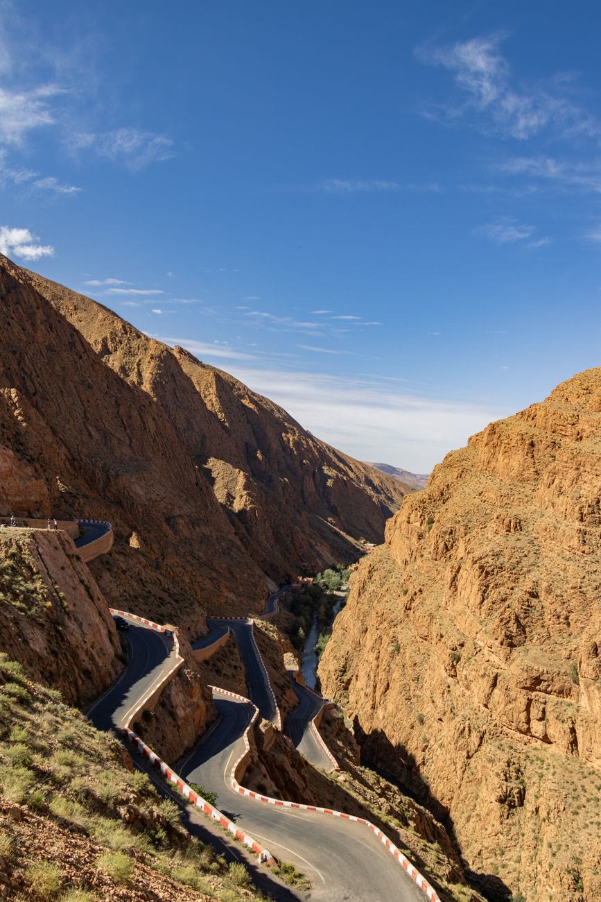 Passo di montagna panoramico sulla strada per Ouarzazate